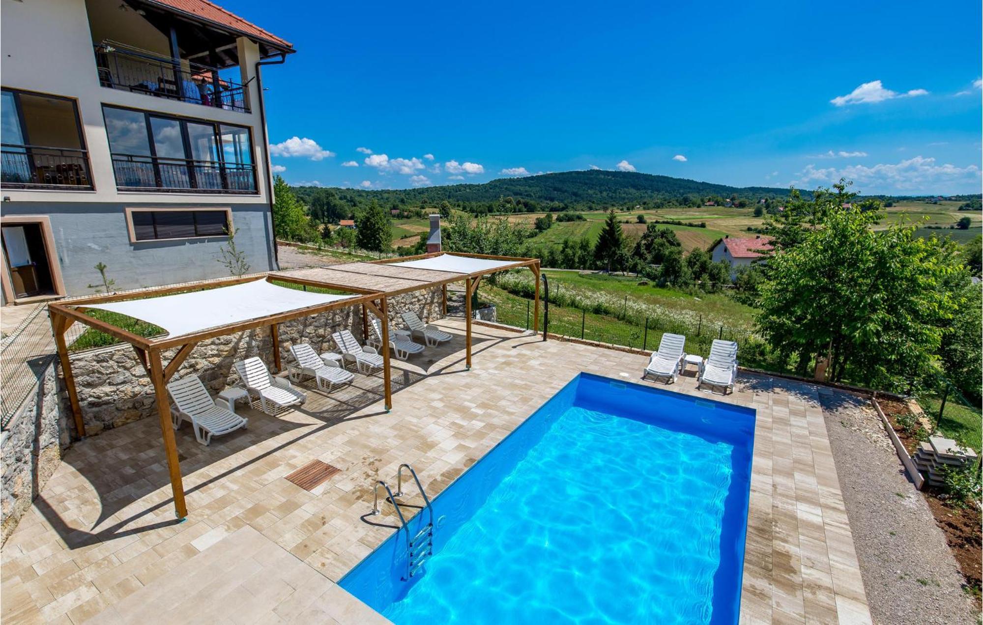 1 Bedroom Beautiful Apartment In Раковица Екстериор снимка