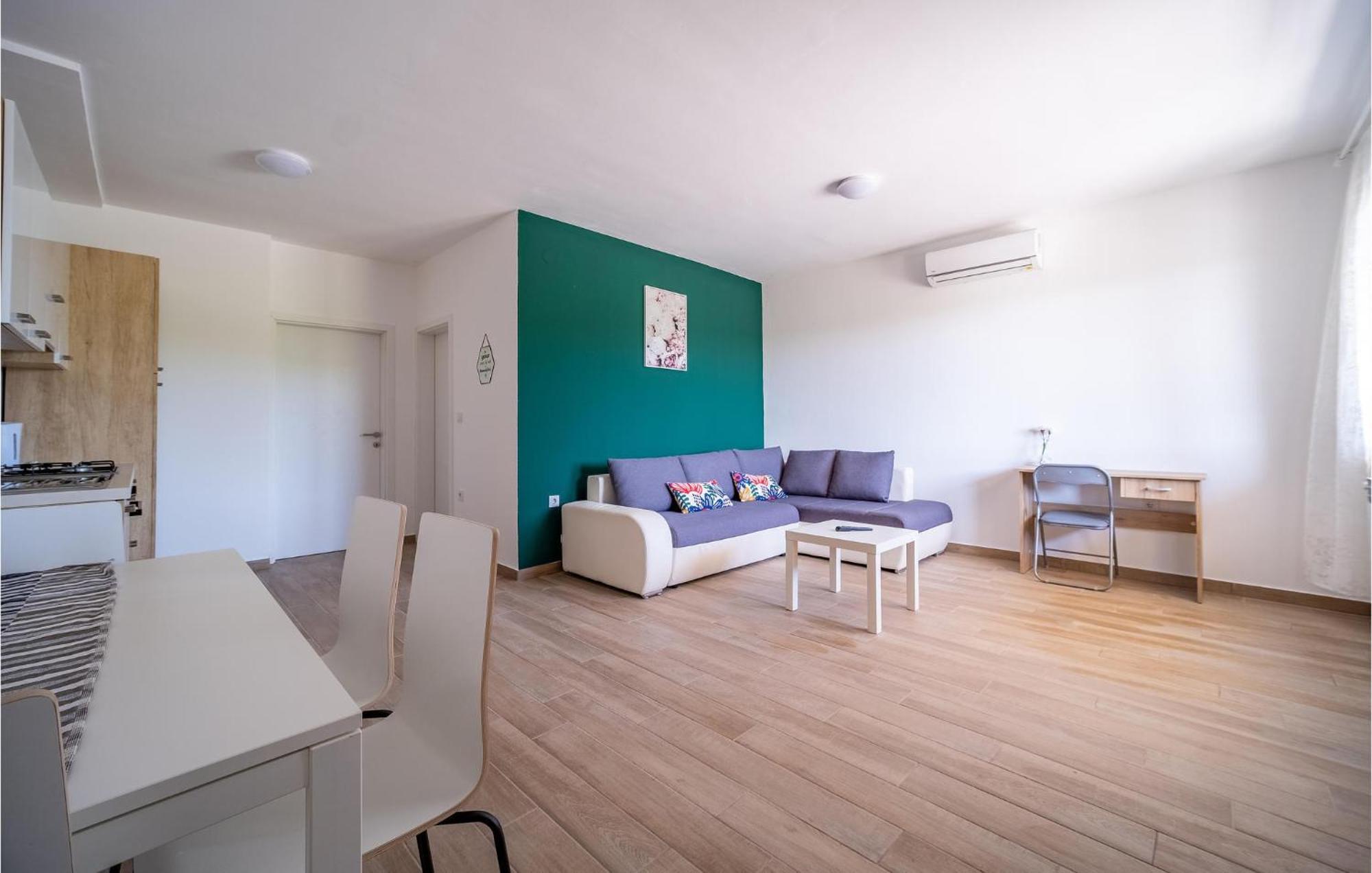 1 Bedroom Beautiful Apartment In Раковица Екстериор снимка