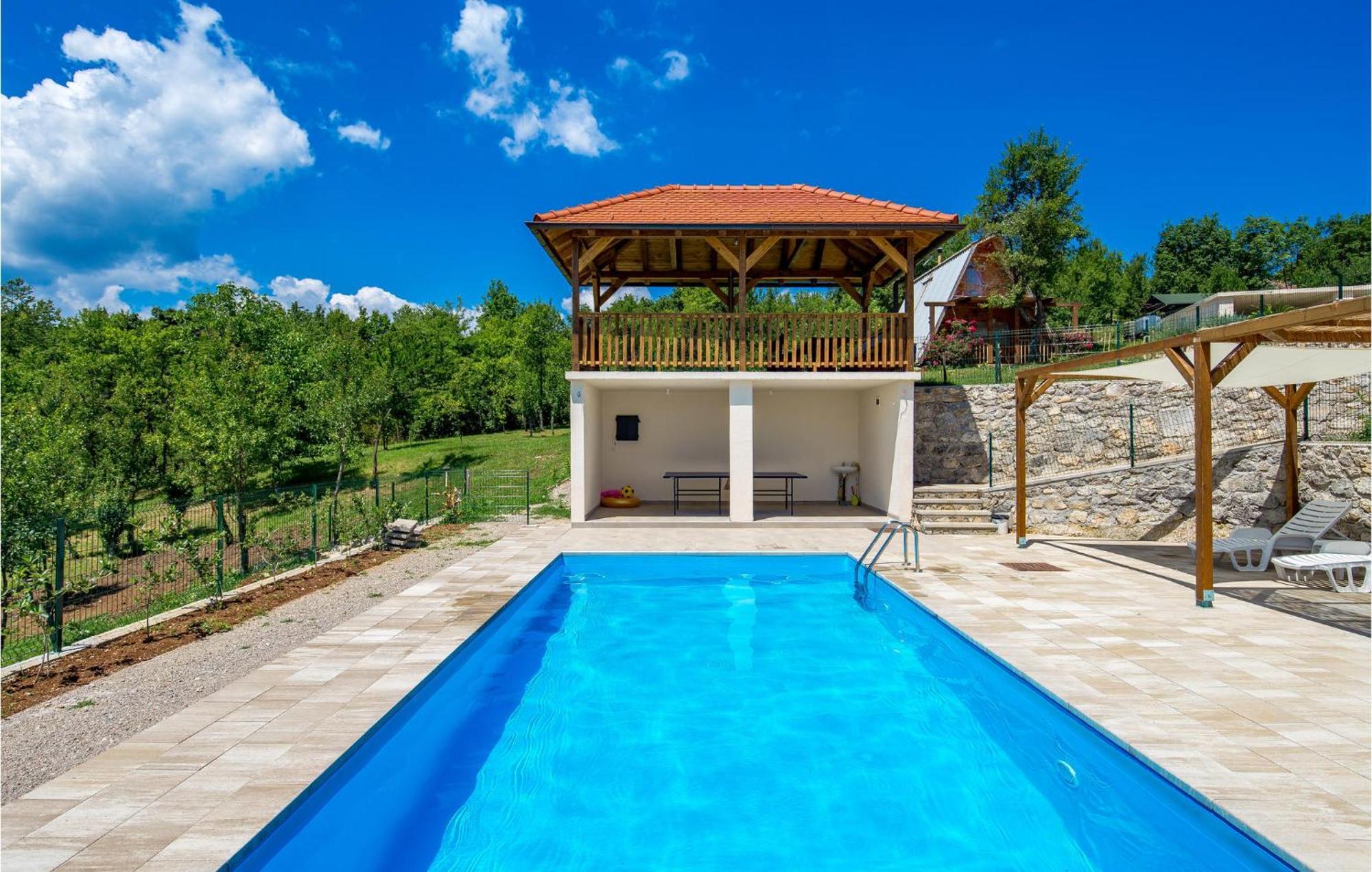 1 Bedroom Beautiful Apartment In Раковица Екстериор снимка