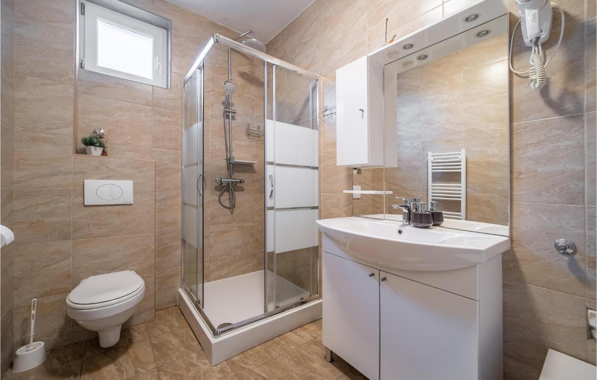 1 Bedroom Beautiful Apartment In Раковица Екстериор снимка