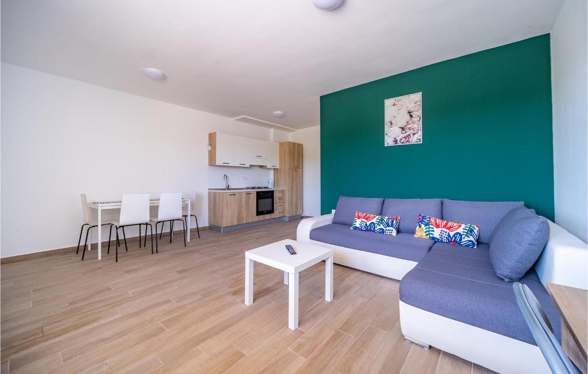 1 Bedroom Beautiful Apartment In Раковица Екстериор снимка